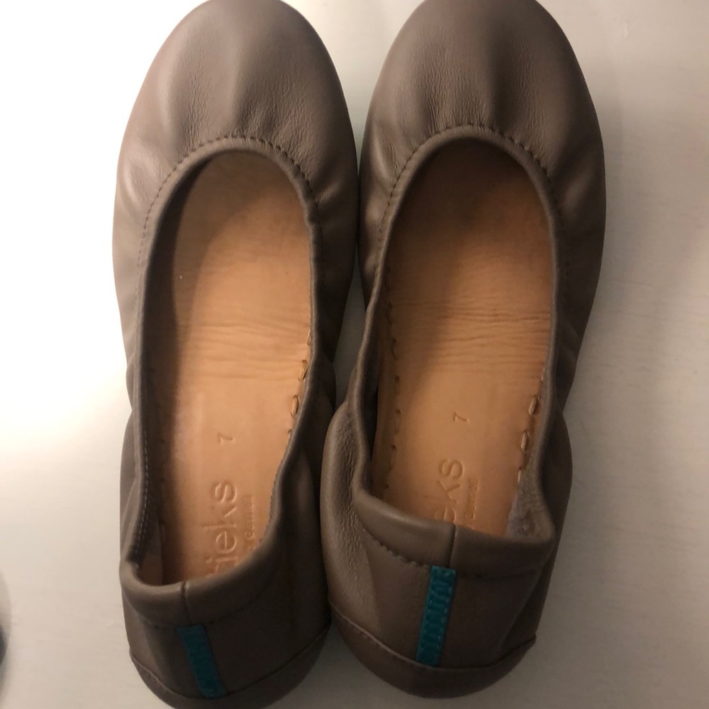 Tieks flats